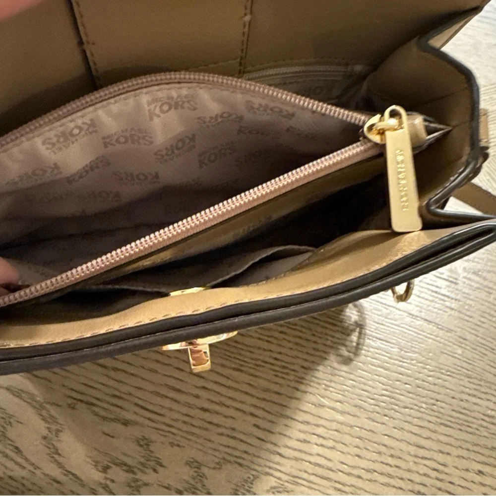 Michael Kors Rivington Messenger Bag/NWT